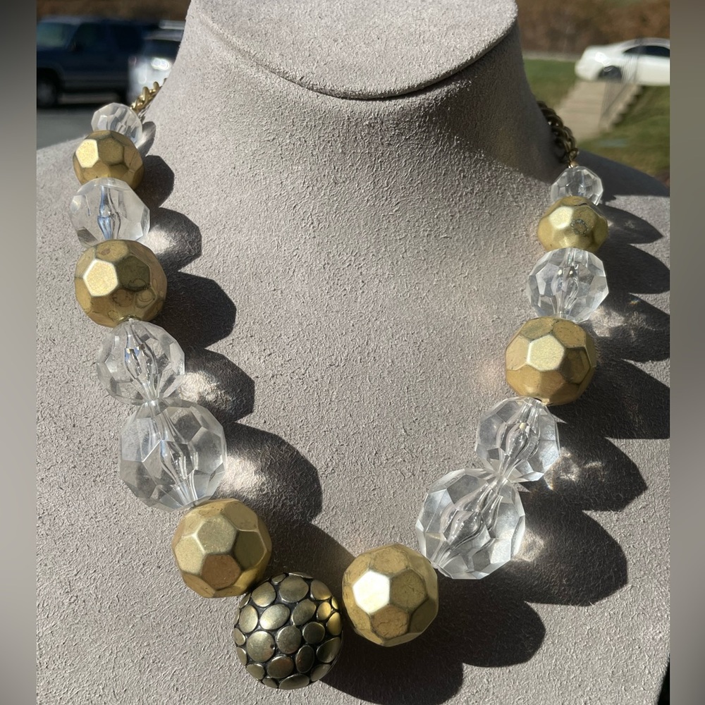 Vintage Choker with Big Gold Filigree and white Beads 80’s